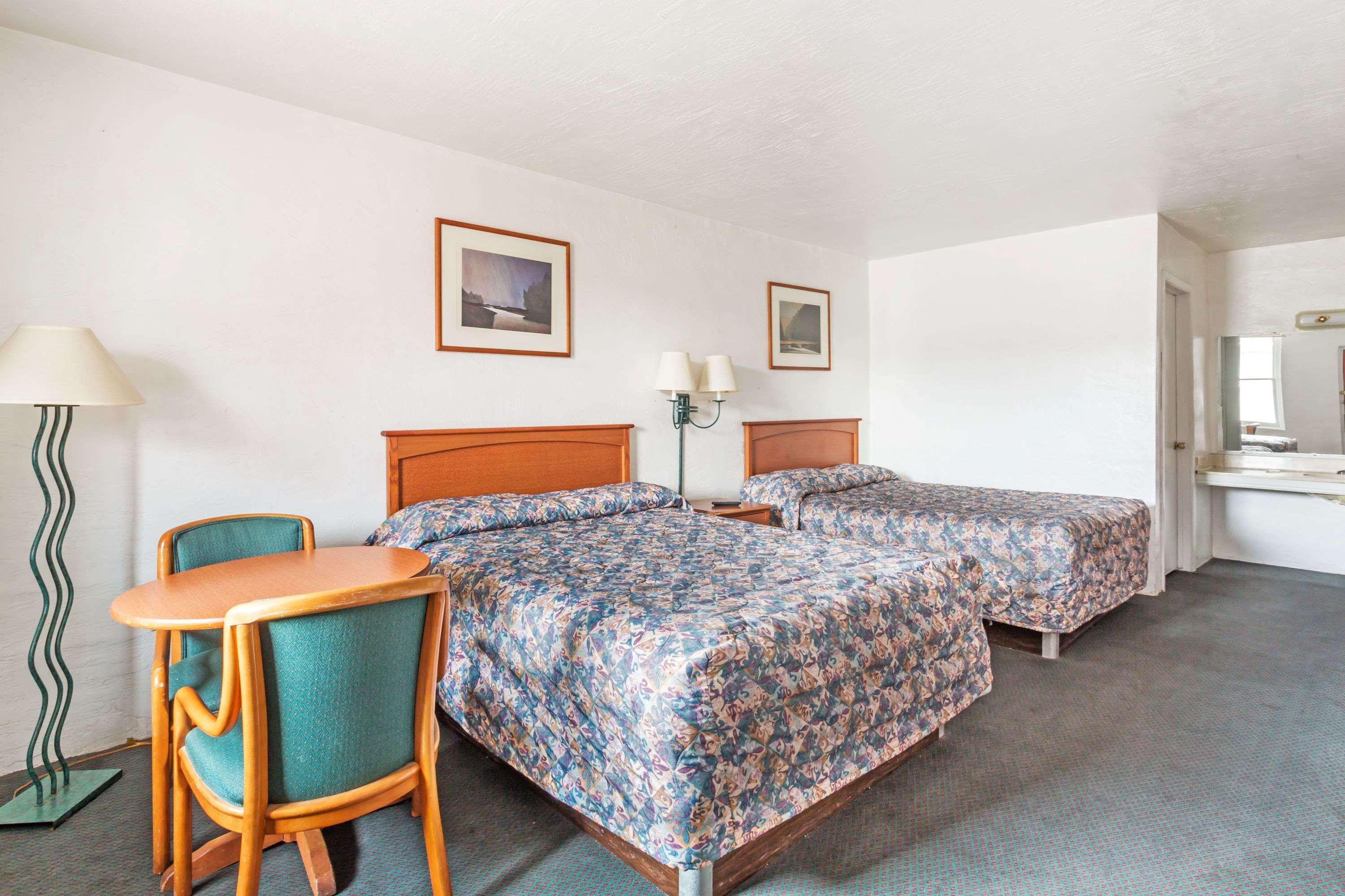 Americas Best Value Inn Wendover Exterior photo